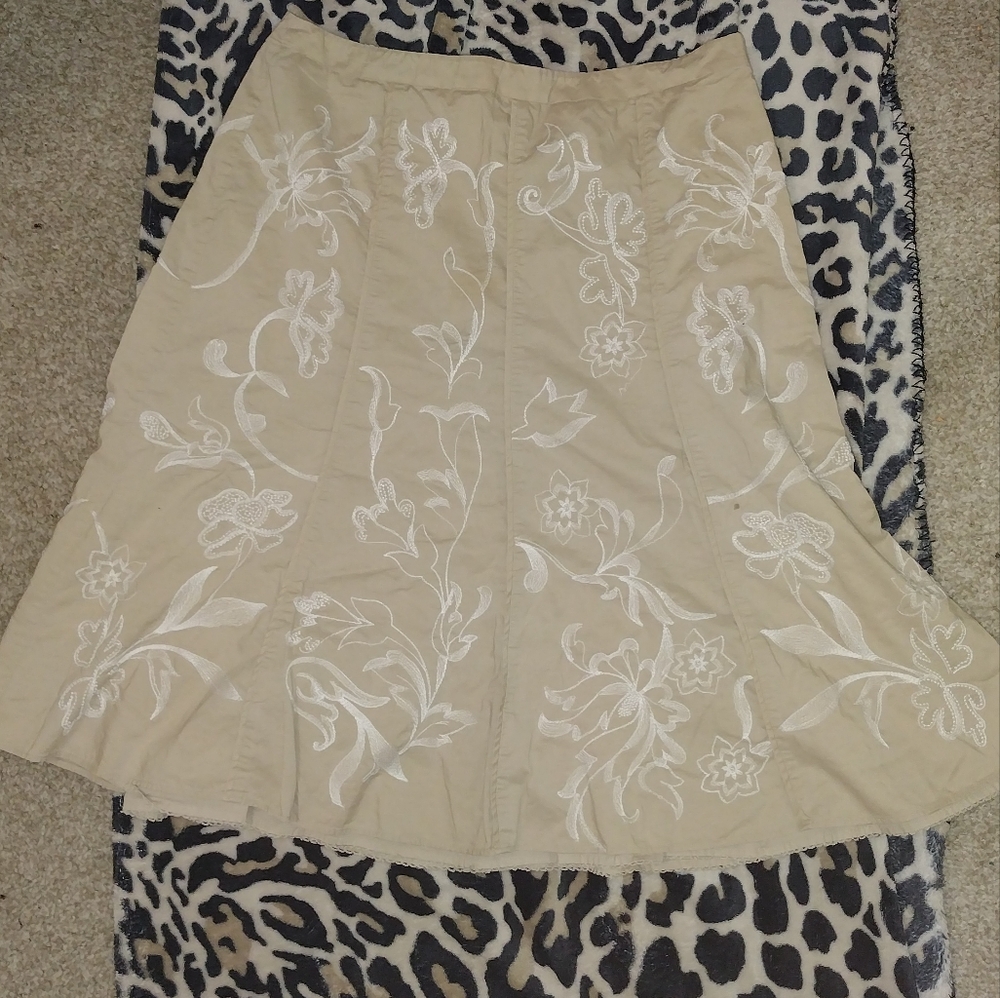 (Size 8)NWOT Ann Taylor A-Line Floral Embroidered Skirt